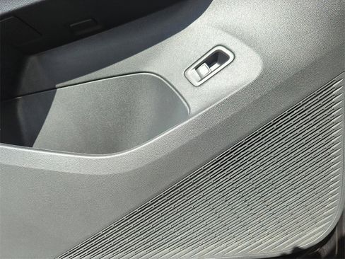 Used 2025 Volkswagen Atlas SE image 33