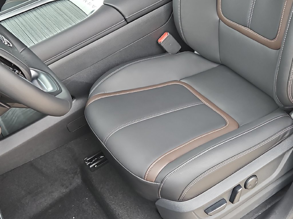 New 2026 Nissan Armada SL RWD image 16