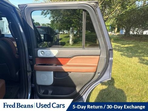 Used 2022 Lincoln Navigator Reserve AWD/4WD image 19