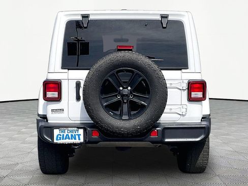 Used 2022 Jeep Wrangler Unlimited Sahara AWD/4WD image 6