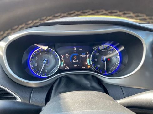 Used 2025 Chrysler Pacifica Select FWD image 19