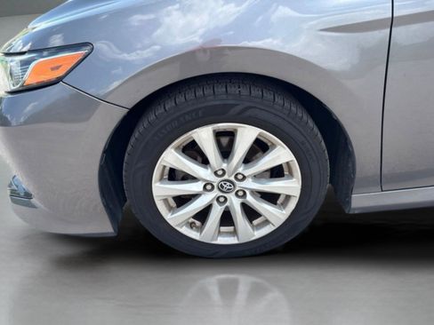 Used 2018 Toyota Camry LE FWD image 32