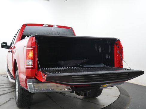 Used 2015 Ford F150 XLT AWD/4WD image 17