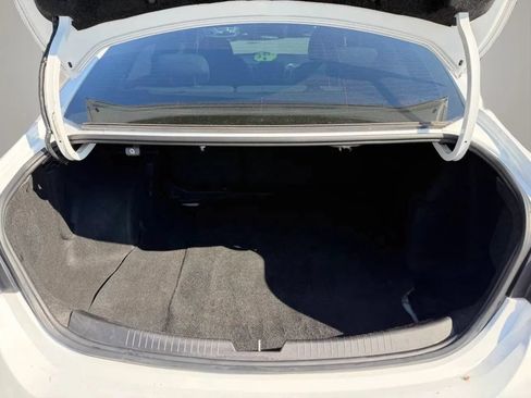 Used 2018 Chevrolet Malibu LT FWD image 19
