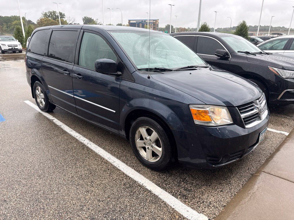 Used 2008 Dodge Grand Caravan SXT FWD image 1