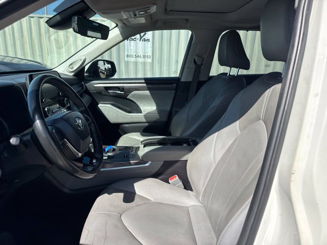 Used 2021 Toyota Highlander Limited FWD image 9