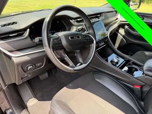 Used 2022 Jeep Grand Cherokee Altitude AWD/4WD image 8