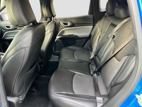 Used 2025 Jeep Compass Latitude image 23