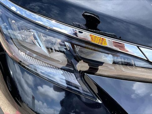 Used 2025 Toyota Sienna XLE w/ XLE Plus Package FWD image 27