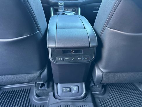 New 2026 Toyota Highlander Limited AWD/4WD image 9