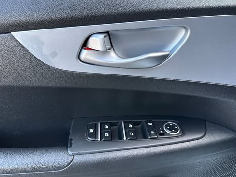 Used 2023 Kia Forte LXS w/ LXS Technology Package image 11