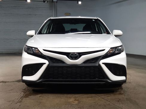 Used 2024 Toyota Camry SE image 2