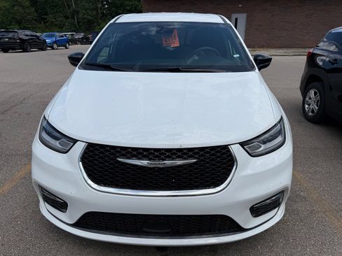 Used 2025 Chrysler Pacifica Select FWD image 6