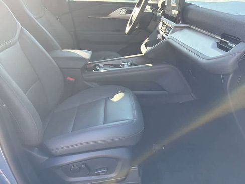 New 2026 Ford Explorer Active w/ Active Comfort Package image 12