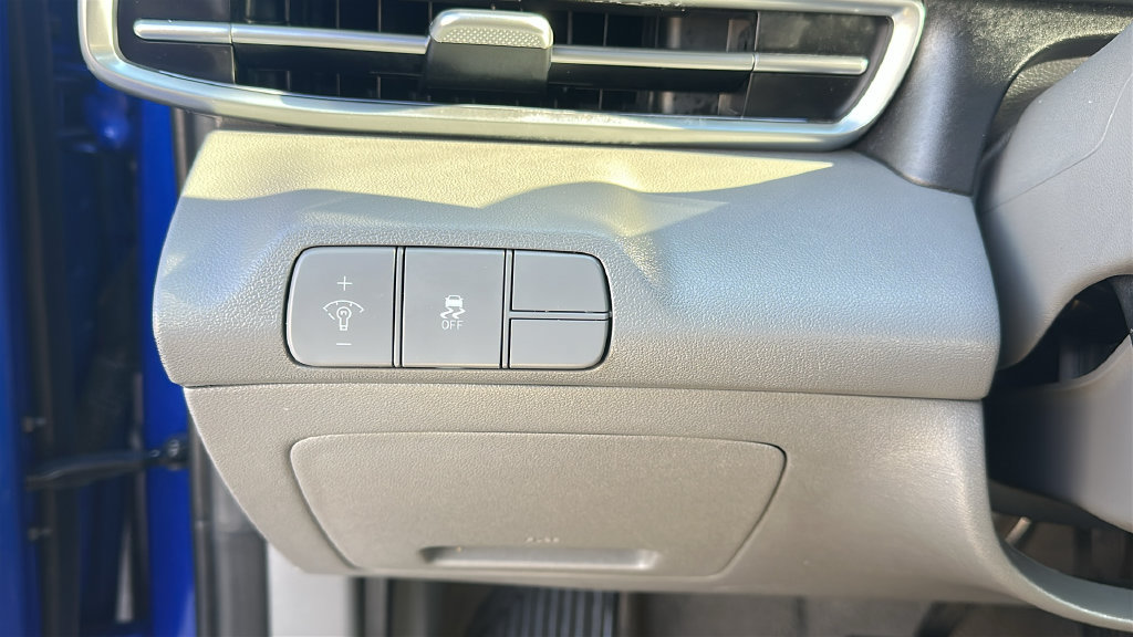 Used 2025 Hyundai Elantra SEL FWD image 21