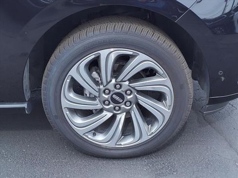 New 2022 Lincoln Navigator 4WD image 32