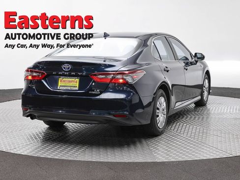 Used 2021 Toyota Camry LE FWD image 5