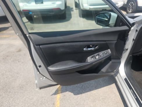 Used 2022 Nissan Sentra SV w/ All-Weather Package FWD image 10