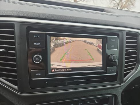 Used 2022 Volkswagen Atlas Cross Sport SE image 22