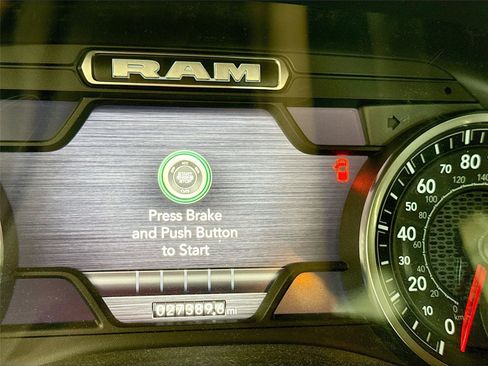 Used 2022 RAM 1500 Big Horn AWD/4WD image 3