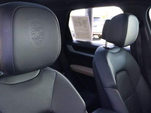 Used 2024 Porsche Cayenne image 31