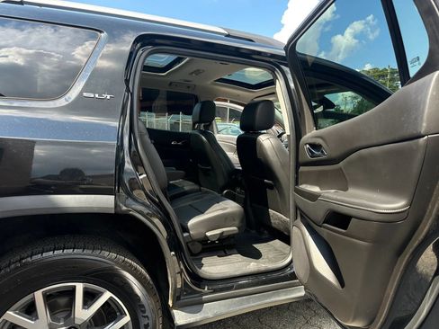 Used 2021 GMC Acadia SLT FWD image 14