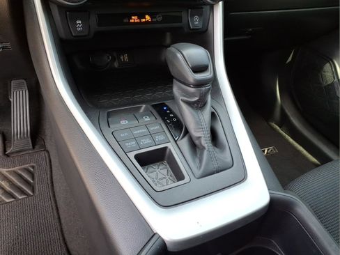 Used 2024 Toyota RAV4 LE AWD/4WD image 19