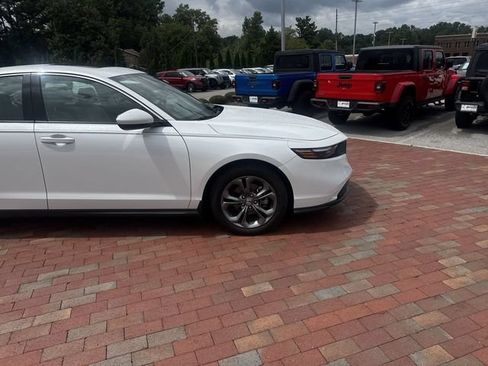 Used 2024 Honda Accord EX image 17