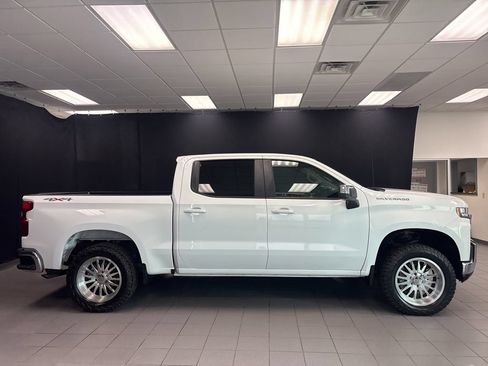 Used 2020 Chevrolet Silverado 1500 LT AWD/4WD image 2