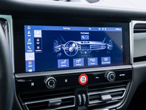 Certified 2024 Porsche Macan Turbo image 23