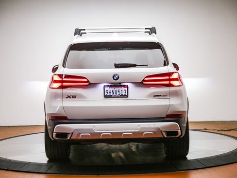 Used 2024 BMW X5 xDrive40i w/ Premium Package AWD/4WD image 3
