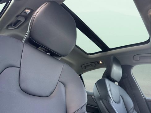 Used 2020 Volvo S60 T5 Momentum w/ Premium Package image 16