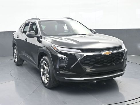 Used 2025 Chevrolet Trax LT w/ Driver Confidence Package FWD image 9