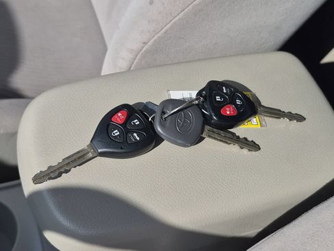Used 2013 Toyota Corolla LE FWD image 34