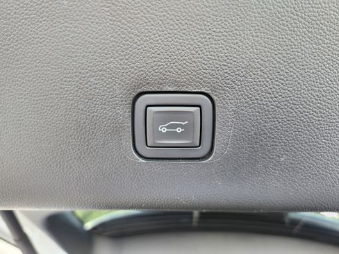 Used 2022 Chevrolet Traverse RS image 35