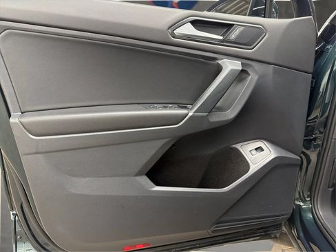 Used 2018 Volkswagen Tiguan SEL FWD image 36