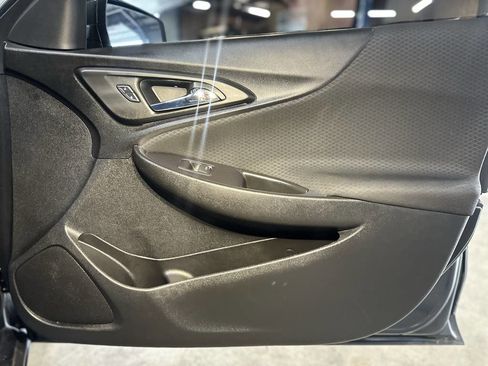 Used 2017 Chevrolet Malibu LT image 5