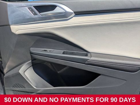 Used 2025 Volkswagen Taos SE AWD/4WD image 32