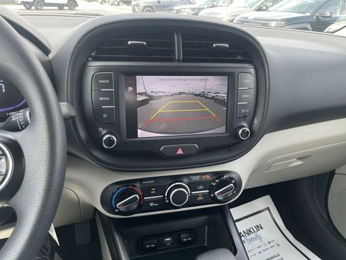 Certified 2025 Kia Soul LX w/ LX Technology Package FWD image 23