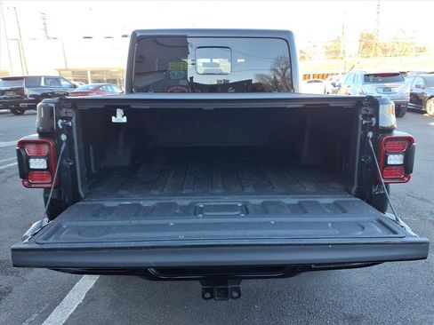 Used 2023 Jeep Gladiator Overland image 12