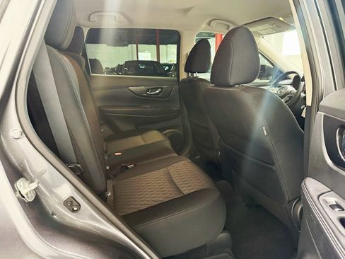 Used 2018 Nissan Rogue S image 32