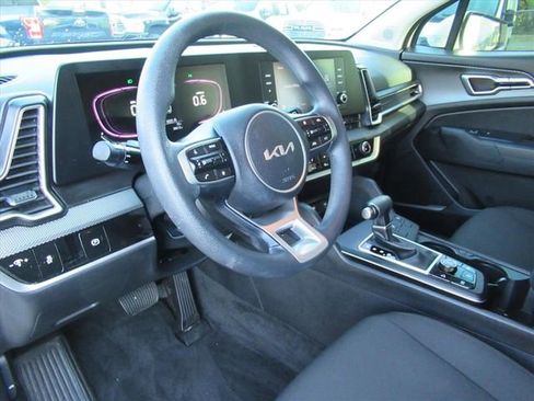 Used 2024 Kia Sportage LX AWD/4WD image 13