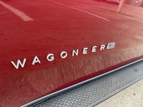 Used 2023 Jeep Wagoneer Series III w/ Preferred Equipment Group image 18