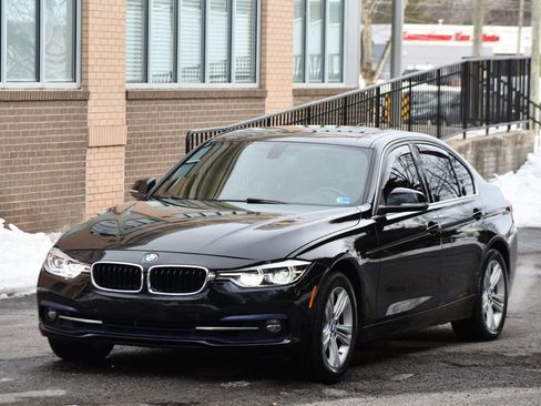 Used 2017 BMW 330i xDrive 330i xDrive image 3