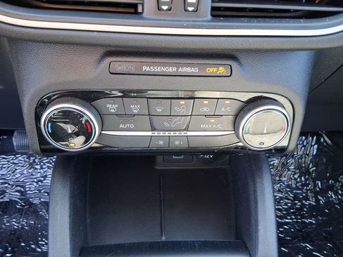 Used 2022 Ford Escape SE image 16