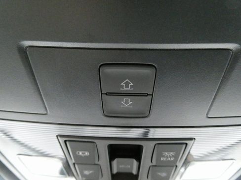 Used 2024 Volkswagen Tiguan SE R-Line image 30