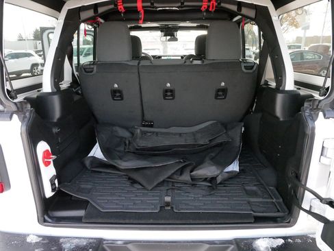 Used 2024 Jeep Wrangler Unlimited Rubicon image 18