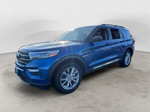 Used 2020 Ford Explorer XLT w/ Equipment Group 202A image 6