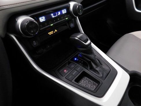 Used 2020 Toyota RAV4 XLE Premium image 43