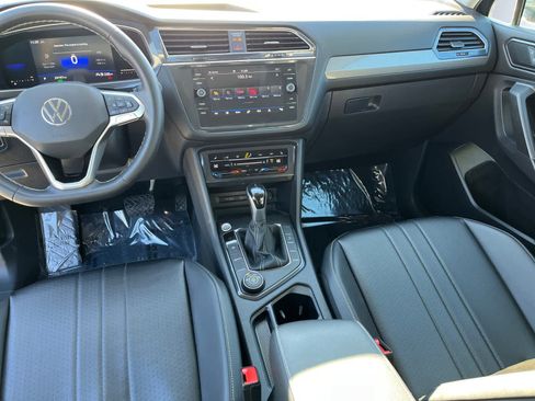 Used 2022 Volkswagen Tiguan SE image 17